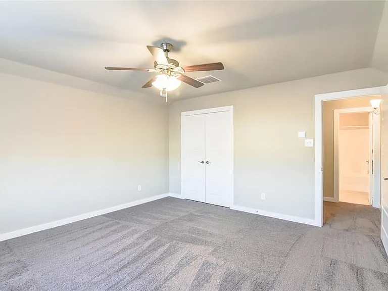 2305 Paxton Way — Photo 8