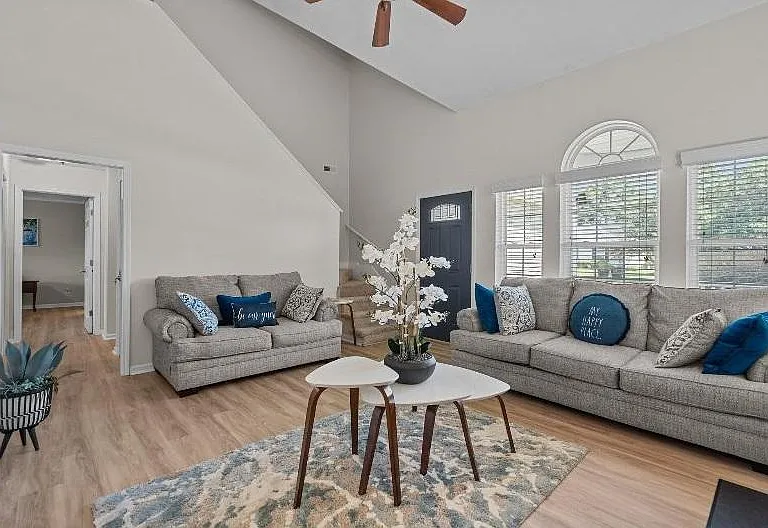 4401 Southfield Ct — Photo 3