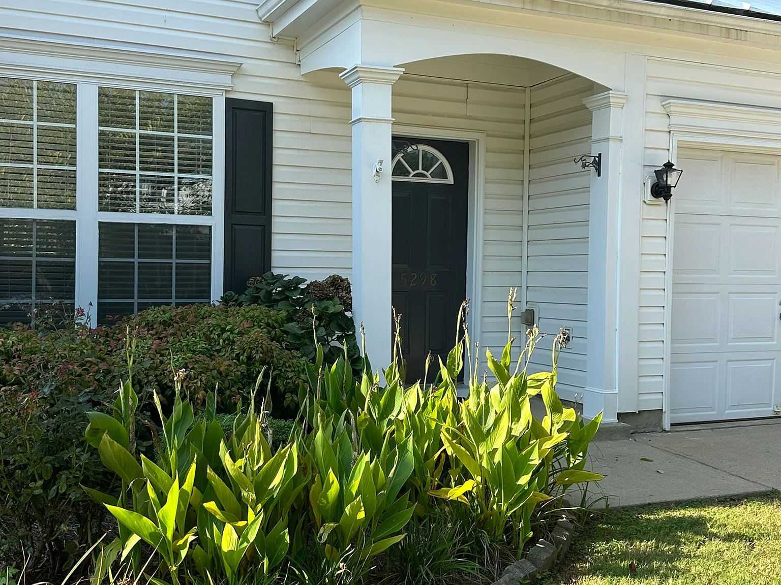 3 bed, 2.5 bath, 1636 sqft, $2,499 — Photo 3