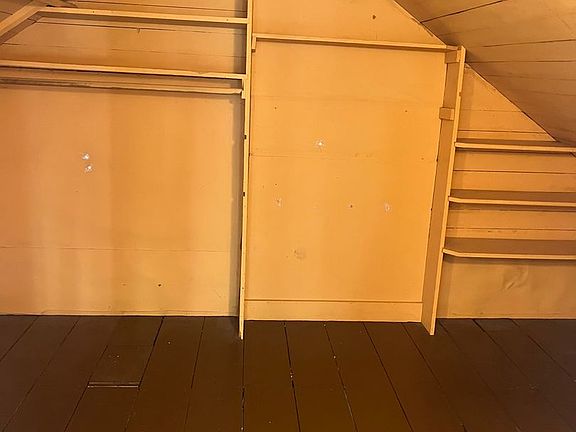 5th image of 208 Charter Oak St