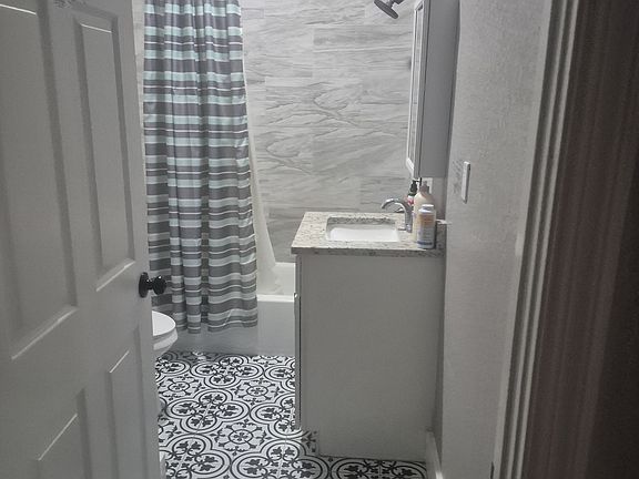 5th image of 507 E Virginia Ave #1