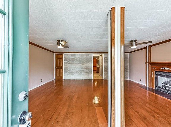 5th image of 406 Bowie St