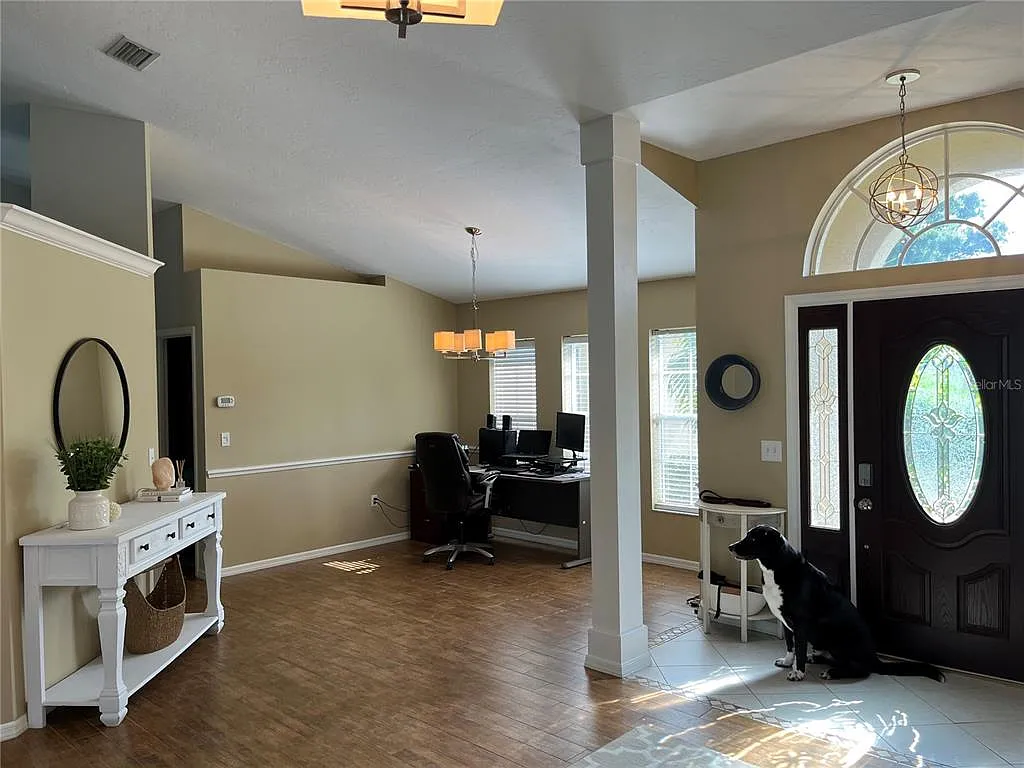 4 bed, 2.0 bath, 2437 sqft, $4,275 — Photo 4