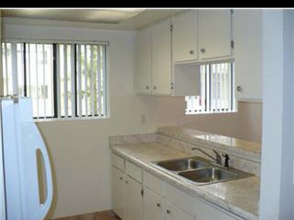 2nd image of 1535 N Hobart Blvd #1B-1Ba