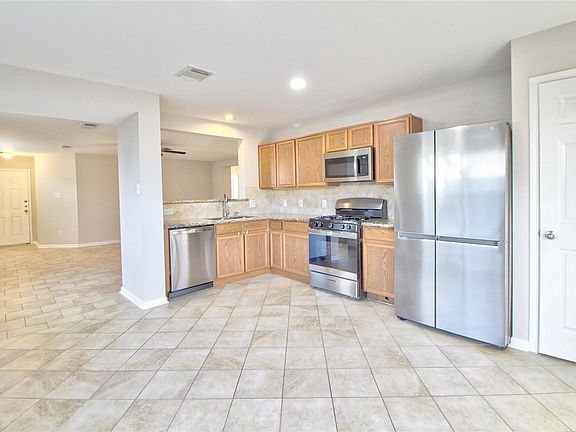 5th image of 29407 Legends Green Dr
