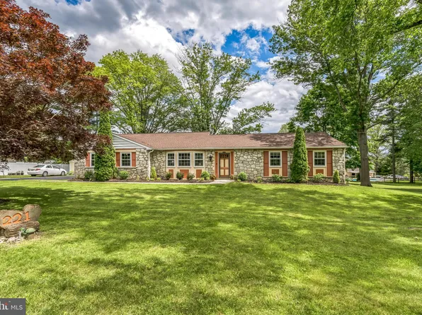 221 Shirley Ln, Norristown, PA 19403