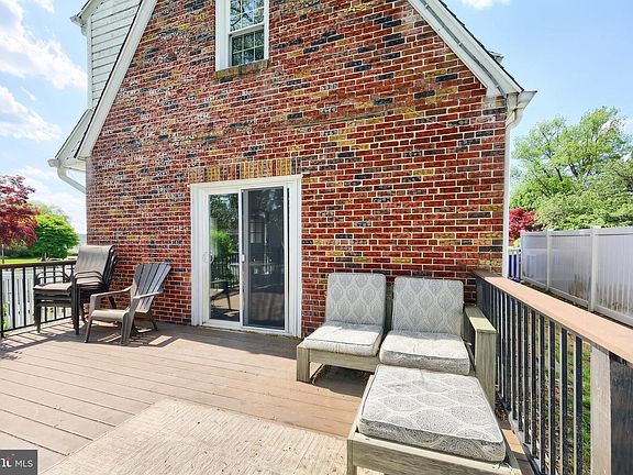 4th image of 400 Edgehill Rd