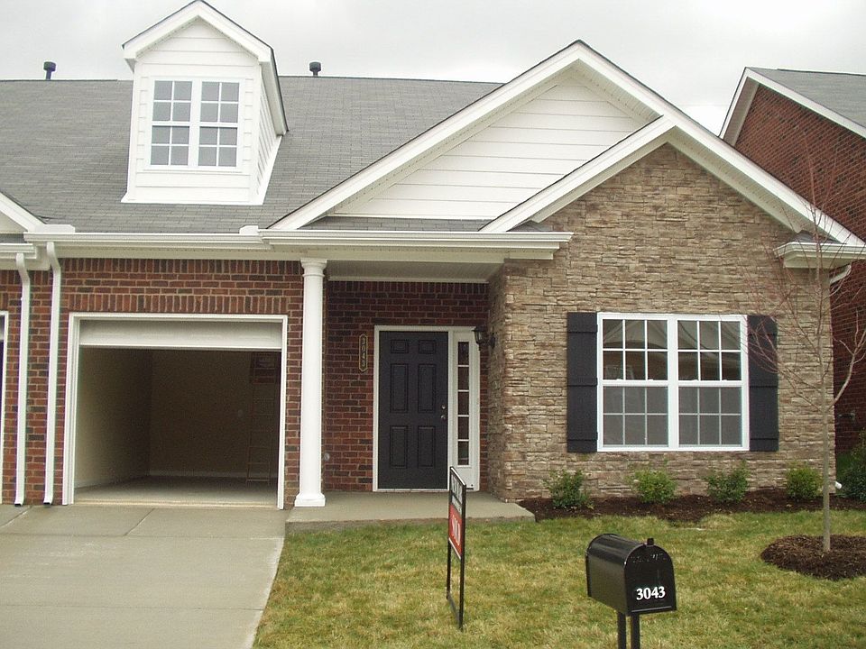 Front of townhome and one car garage