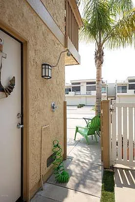 117 La Brea St — Photo 78