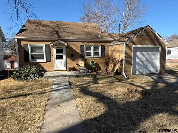 917 Grove Ave, Crete, NE 68333