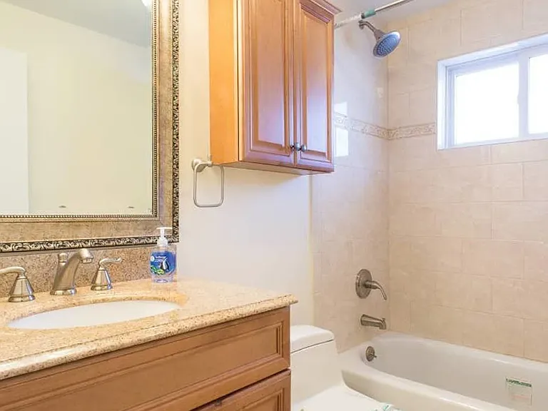 37 Oxford Cir #P — Photo 9