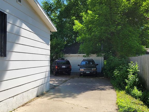 3rd image of 410 15th St N