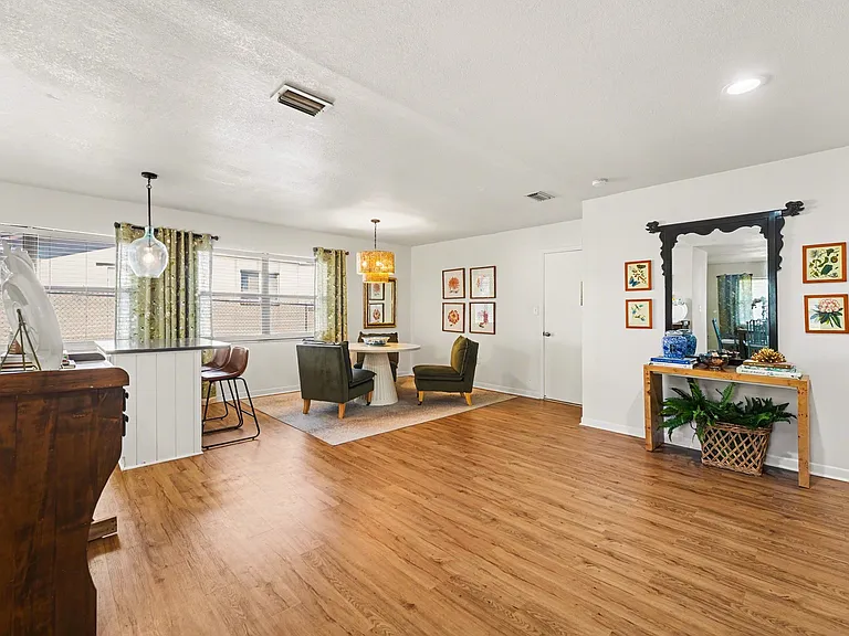 851 Rolling Woods Ln — Photo 9