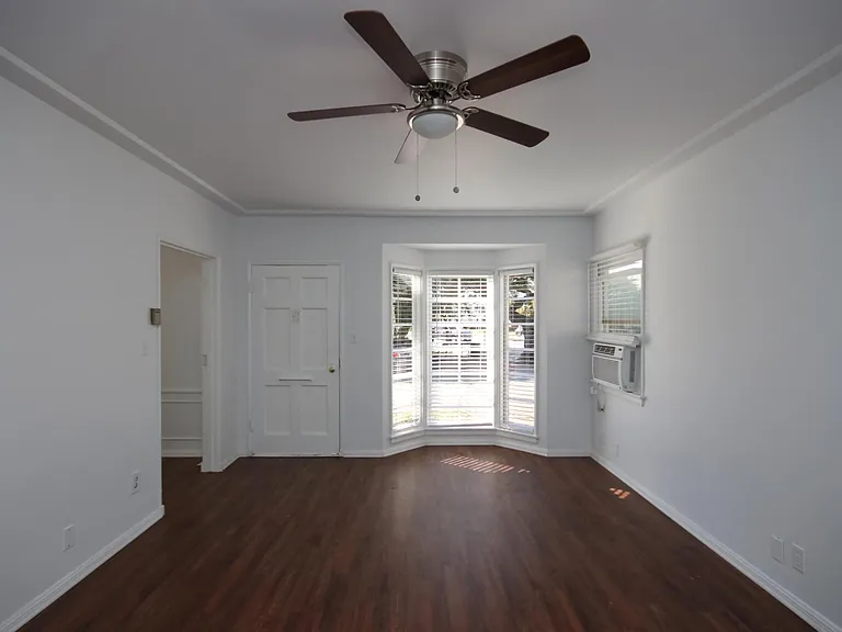 2045 Huntington Dr #1/2 — Photo 5