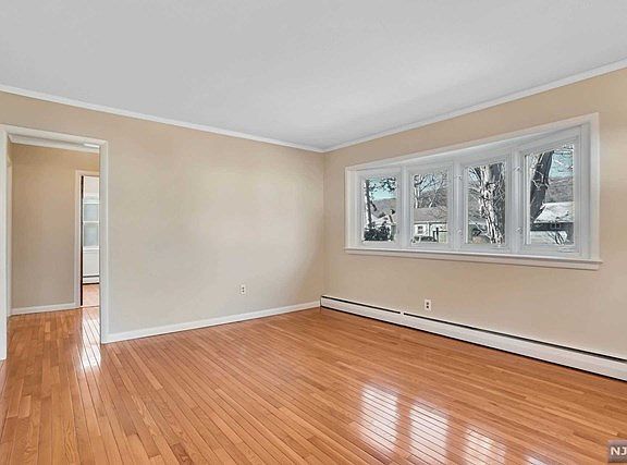 3rd image of 80 Lakeshore Dr