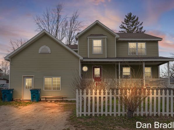 213 E Lake St, Crystal, MI 48818
