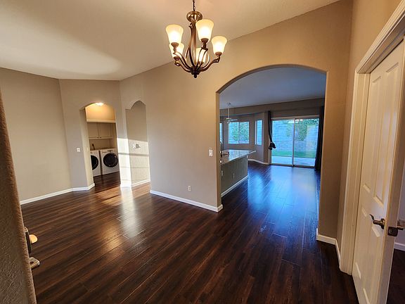 5th image of 456 Crestfield Cir