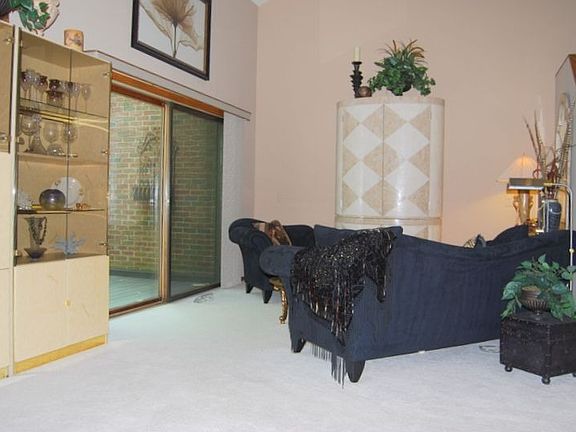 5th image of 122 Glen Cir
