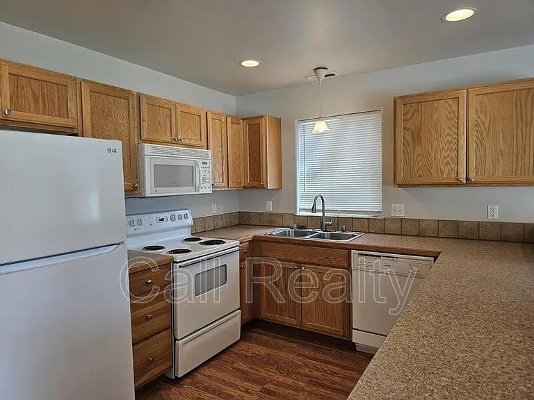 2420 E Joseph Ave — Photo 6