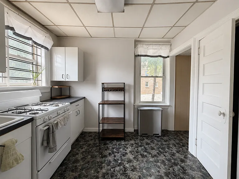 11 High St #2R — Photo 7