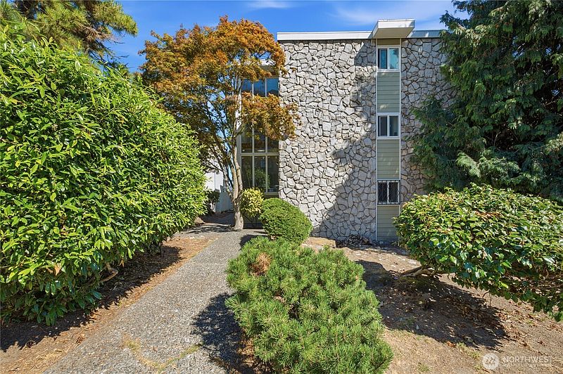 4th image of 3600 25th Avenue W