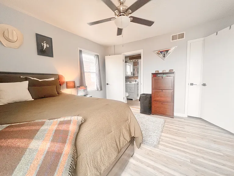 5737 Hobart St #5 — Photo 13