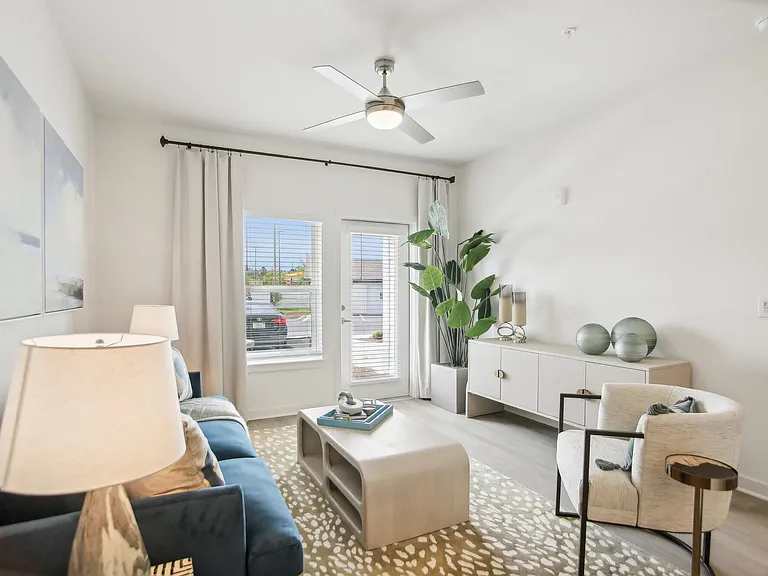 Avion Apartments — Photo 17