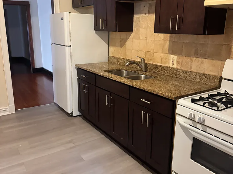 5626 S King Dr #2 — Photo 1