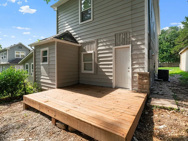815 Kickapoo St — Photo 30