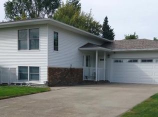 839 Great Plains Ct, Grand Forks, ND 58201