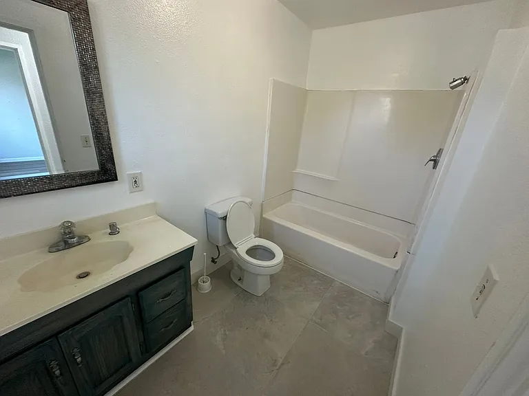 1123 Highland St — Photo 8