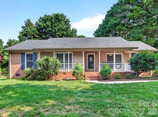 1101 Lightwood Dr, Matthews, NC 28105