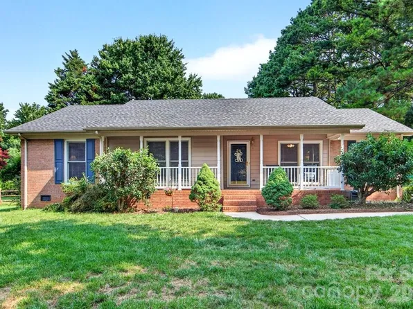 1101 Lightwood Dr, Matthews, NC 28105
