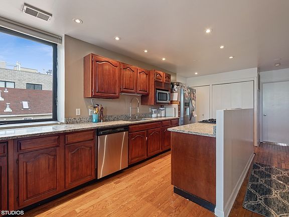 4th image of 2950 N Lincoln Ave APT 2N