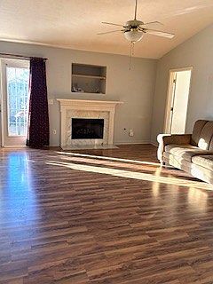 1st image of 280 Lake Chateau Dr
