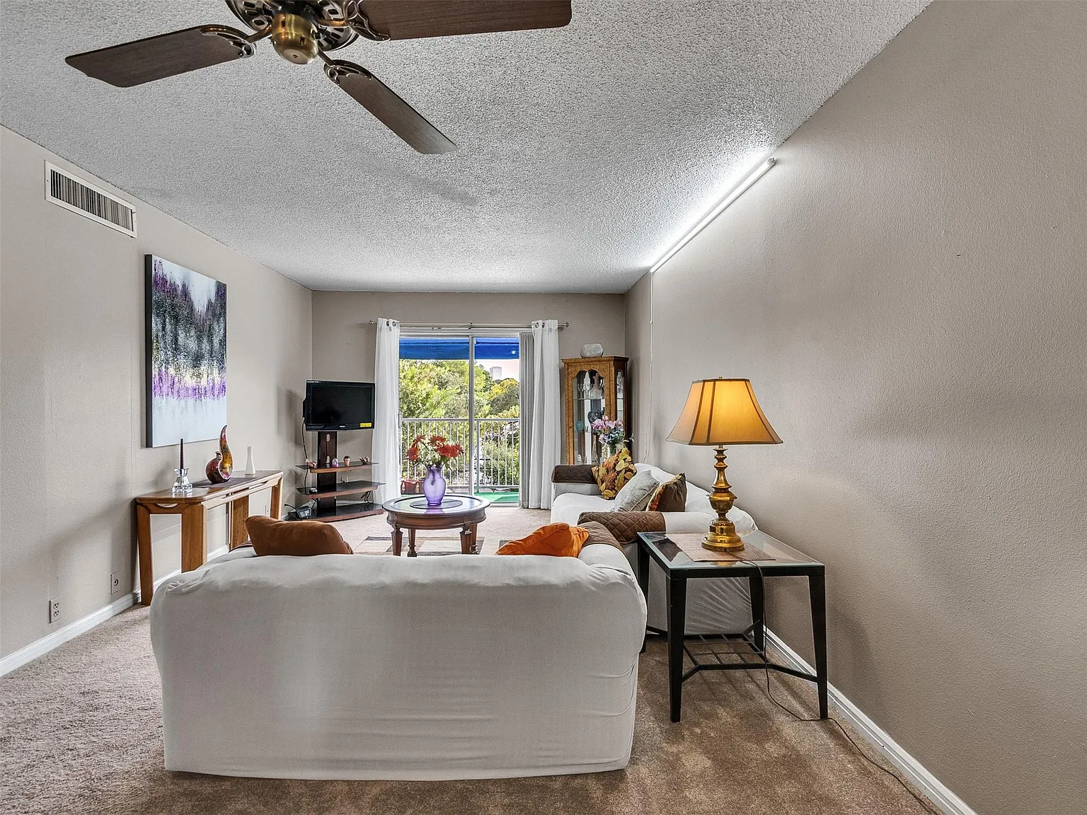 1 bed, 1.0 bath, 744 sqft, $1,475 — Photo 4