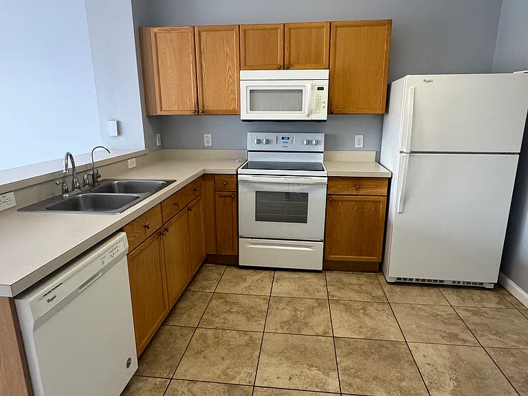 2368 Silver Palm Dr — Photo 10