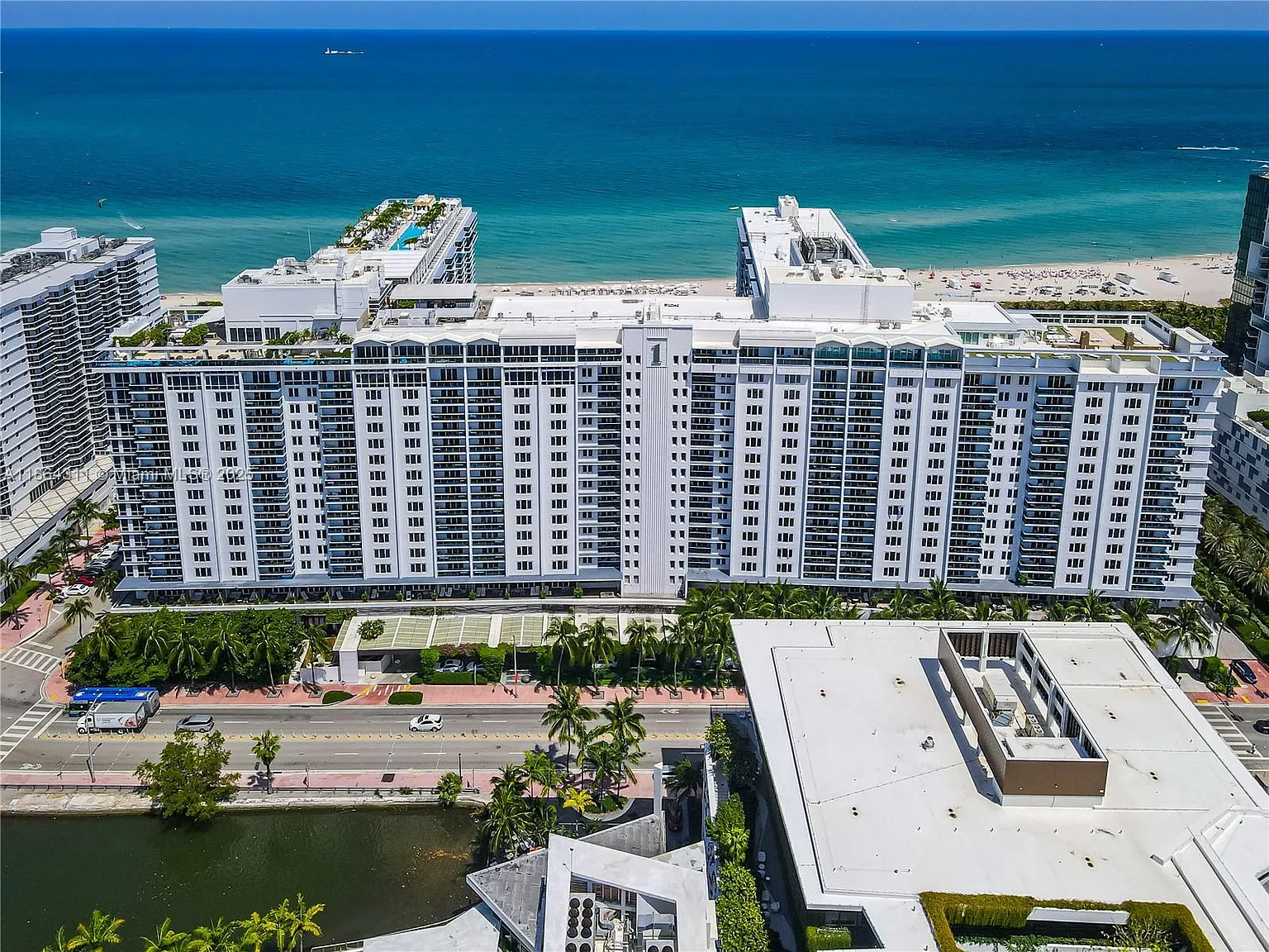 Roney Palace Condo — Photo 2