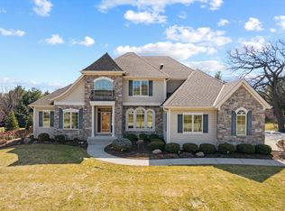 730 Stepping Stone Way, Pewaukee, WI 53072