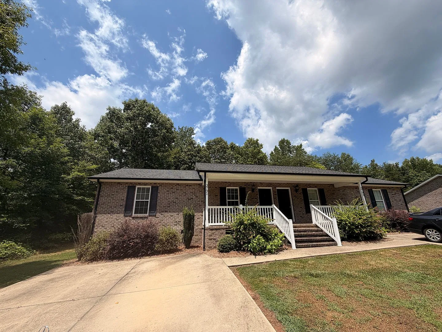 Available NOW- End Unit duplex conveniently located near 16/150 - close to Denver, NC. — Photo 2