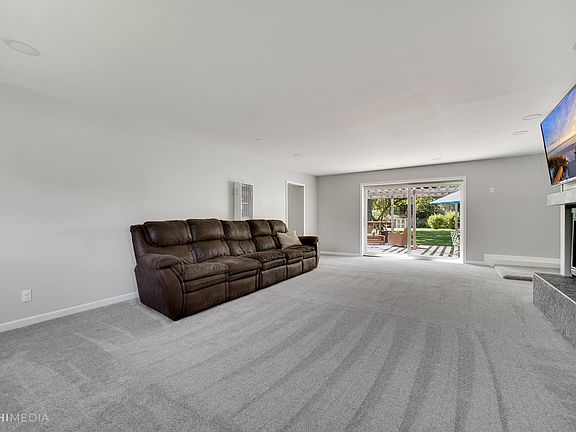 3rd image of 29W515 Cape Ave