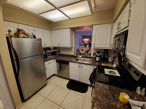 Home For Sale In Huntington Lakes
