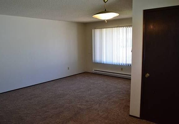 Living Room/Closet