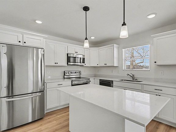 4th image of 114 Iris Ct