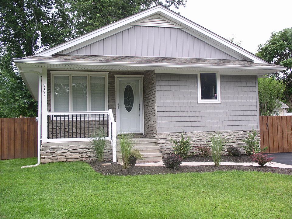Located in Desirable Weston!