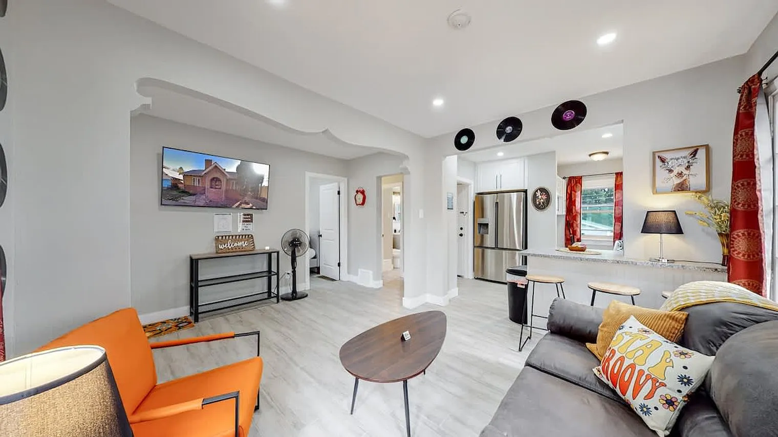 2 bed, 1.0 bath, $7,424 — Photo 2