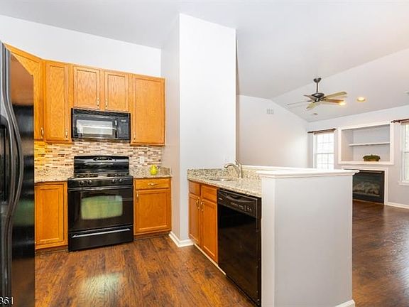 5th image of 822 Honeybrook Cir #822