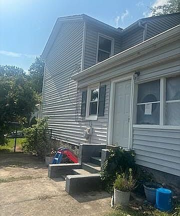 3rd image of 805 Grove St