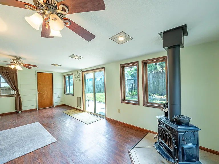 2301 Winchester Dr — Photo 12