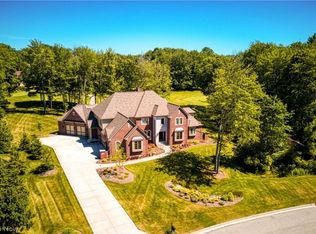 540 Club Dr W, Aurora, OH 44202